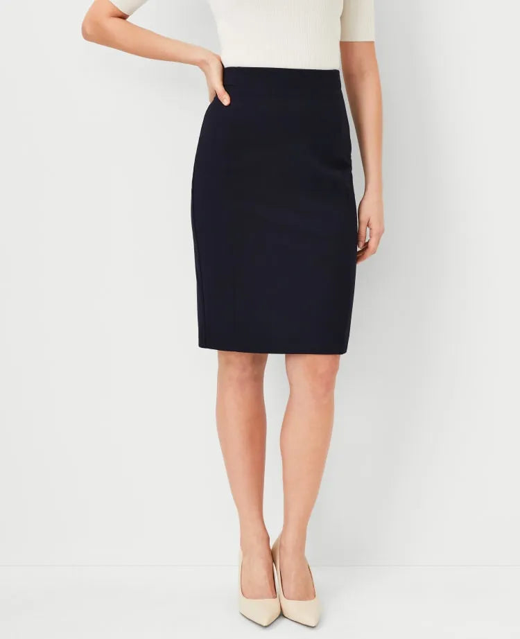 The Petite Seamed Pencil Skirt in Seasonless Stretch — Curvy Fit